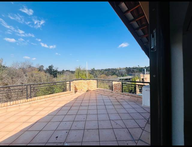 92M² OFFICE TO LET IN FOURWAYS